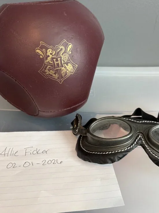 Gryffindor Harry Potter Quidditch Robe/ Costume (includes quaffle and goggles) - Picture 8 of 8